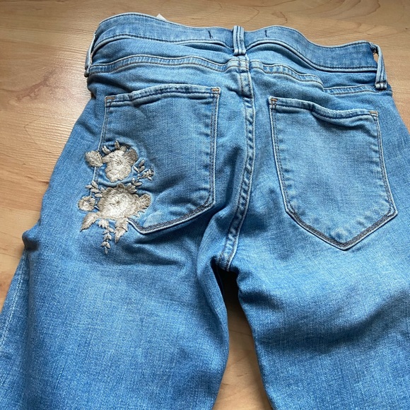Abercrombie and Fitch Embroidered Flower Jeans - Picture 5 of 9